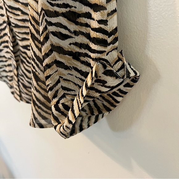 Alfred Dunner Zebra Print Button-Down Blouse Size 8P - Picture 3 of 10